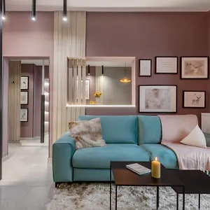 Holt - Breaking Dawn Apartment